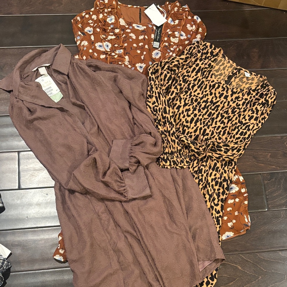 H&M BP. Nordstrom Velvet ❤️Heart

3 for $30

Sorry no bundling, will cancel.